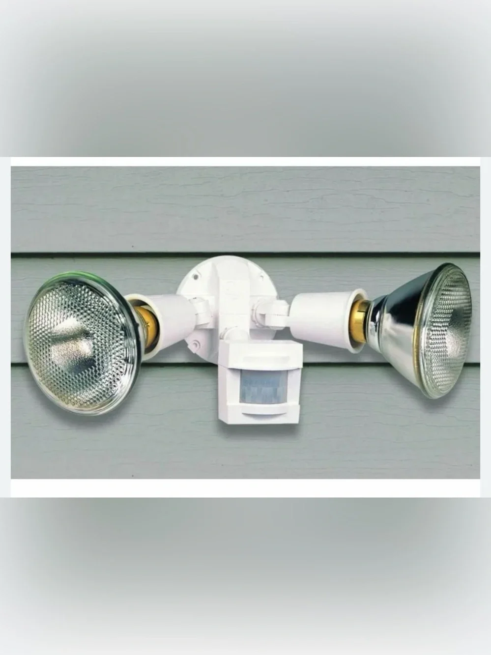 Heath Zenith SL-5412-WH Motion Sensor Security Light with a 150-degree detection